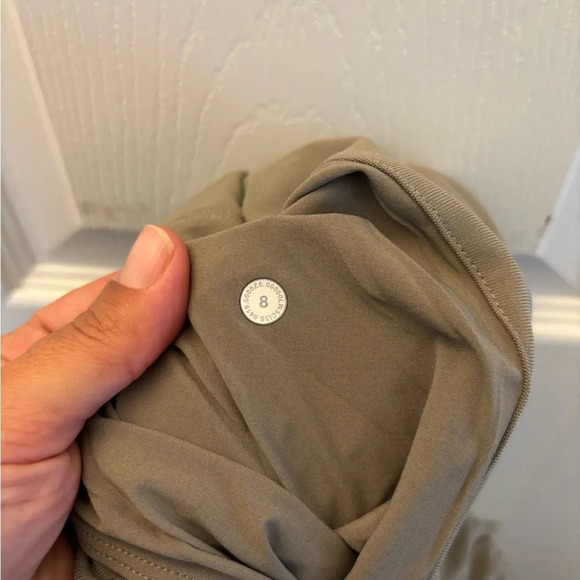 Lululemon Essential High-Rise Trouser
Carbon Dust - Picture 8 of 8